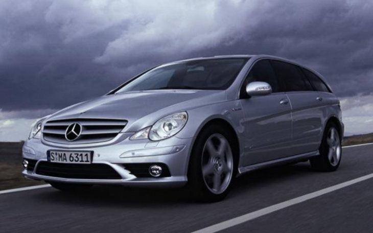 mercedes-benz recalls almost 300k cars in the us