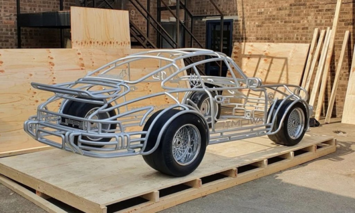 benedict radcliffe’s life-size 911 wireframe sculpture is absolutely stunning