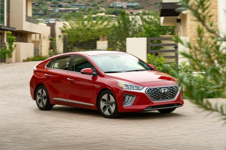 high-mpg hyundai ioniq plug-in and hybrid versions are going away, as ioniq goes all-ev