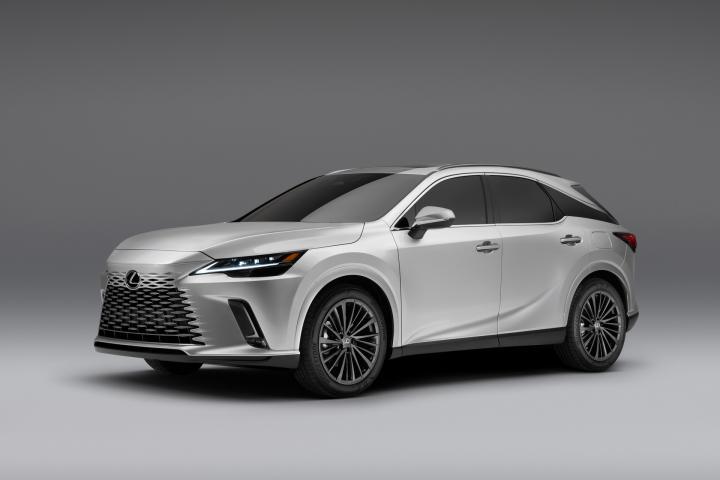 lexus spindle grille could be toned down on newer models