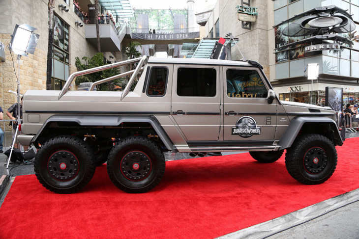 the most iconic ‘jurassic park’ vehicles, and one new ‘jurassic world dominion’ jeep