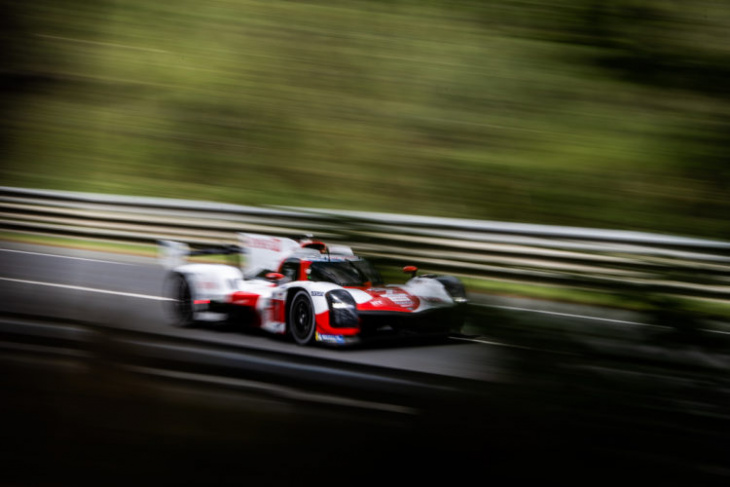 conway leads le mans 2 hours in for toyota