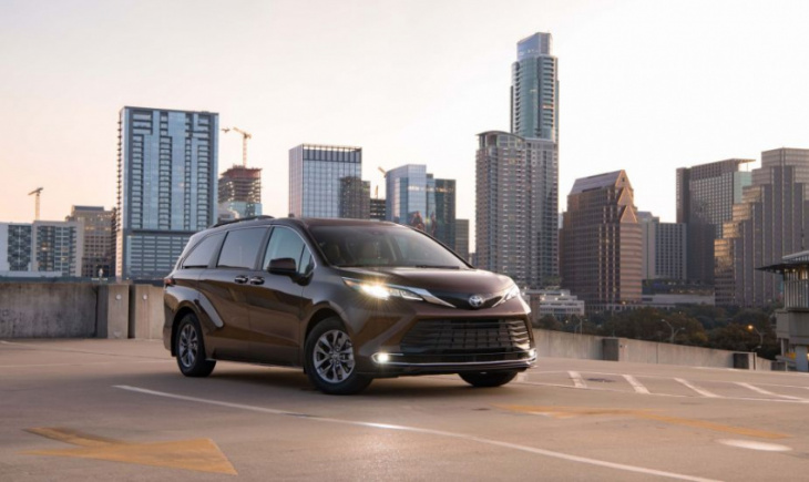 3 out of 4 minivans win the top safety pick+ award