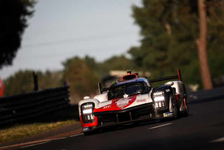 toyota #7 hits issues but 1-2 continues with under 6 hours left at le mans