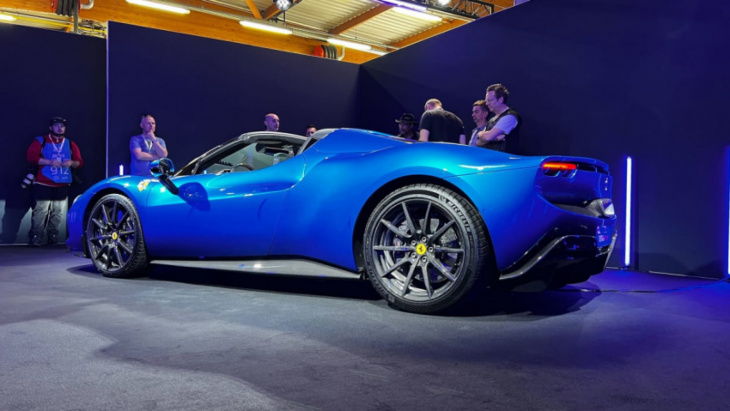 new ferrari 296 gts revealed – a new rival for the mclaren 720s spider