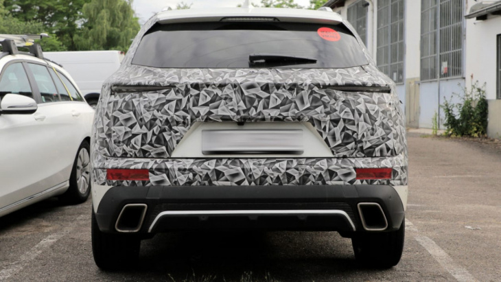 new 2023 ds 7 crossback facelift spied with minimal camouflage