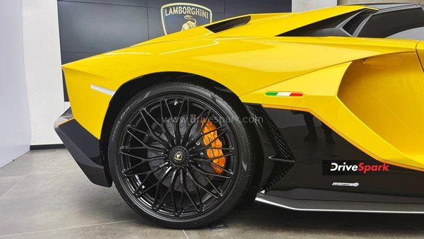 lamborghini aventador ultimae roadster delivered to first indian customer - 1 of just 250