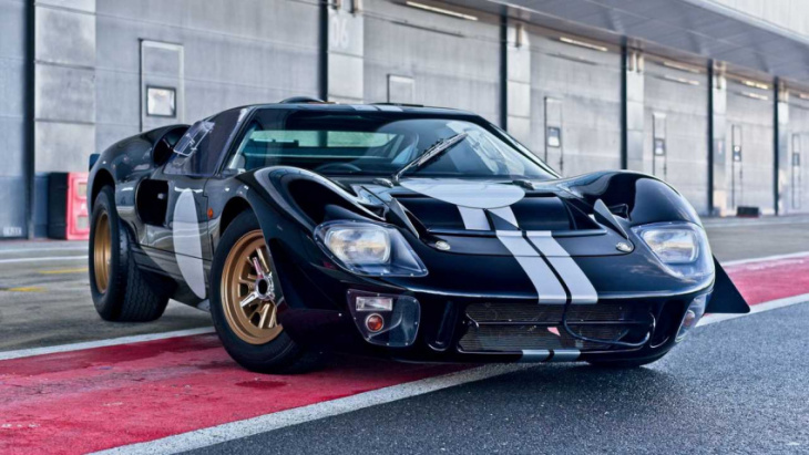 ford gt40 by everrati is a reborn classic with 800-hp ev powertrain