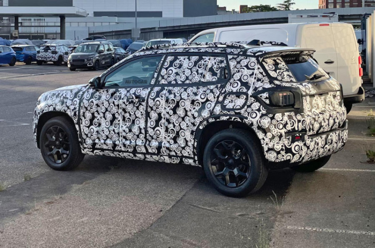 jeep’s new compact hybrid suv spied