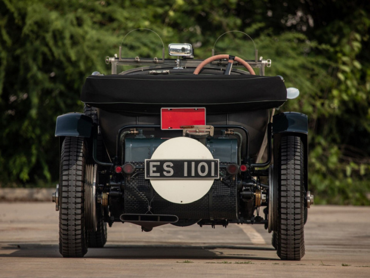 1930 bentley 4 ½ liter tourer is a vintage sports car in the style of vanden plas