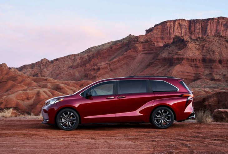 3 reasons to buy a 2022 chrysler pacifica, not a toyota sienna