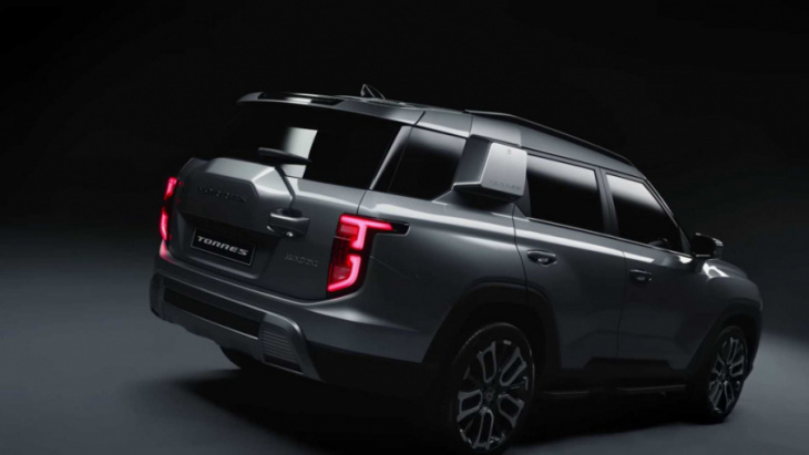 ssangyong torres suv makes debut
