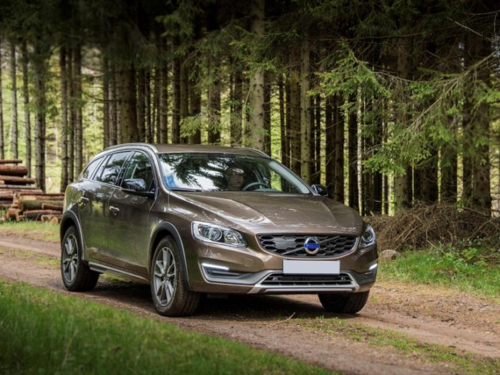 is a volvo v60 cross country expensive to maintain?