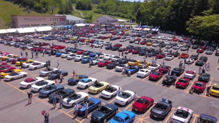 after three years, the biggest gathering of mazda mx-5s happened again