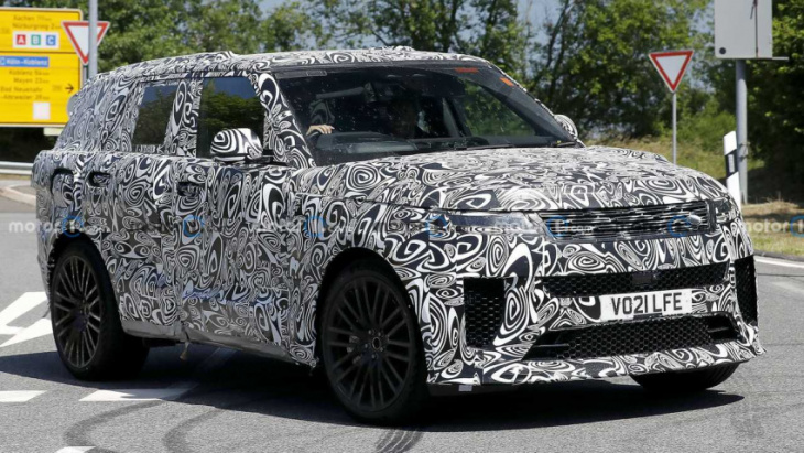 new land rover range rover sport svr spied, could pack bmw power