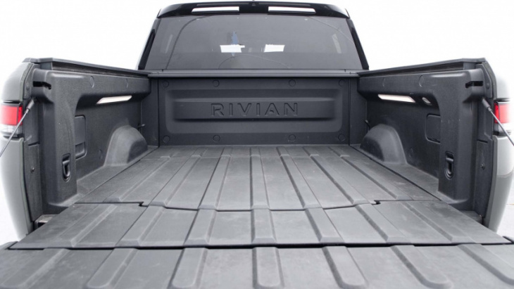 yearlong review: using the 2022 rivian r1t as a farm truck