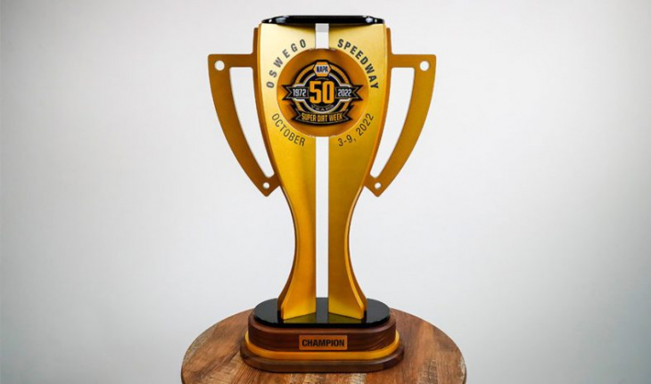 trophy revealed for 50th super dirt week