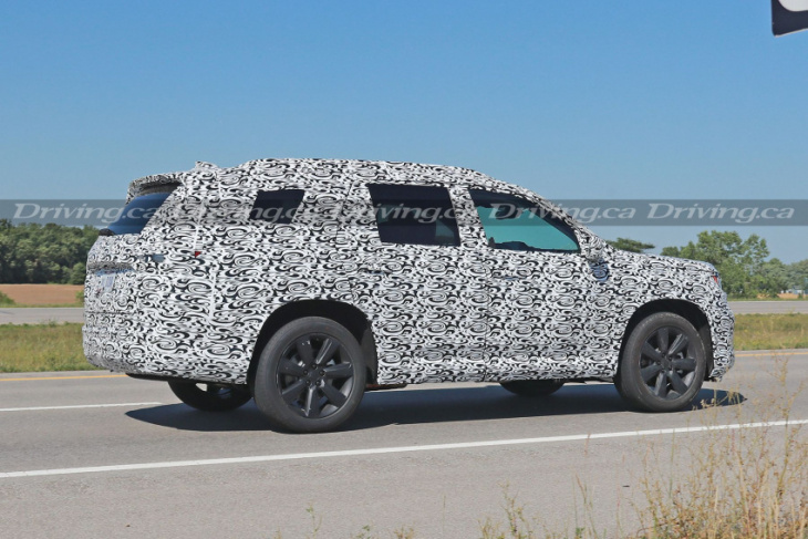spied! we get a bold first look at the 2023 honda pilot