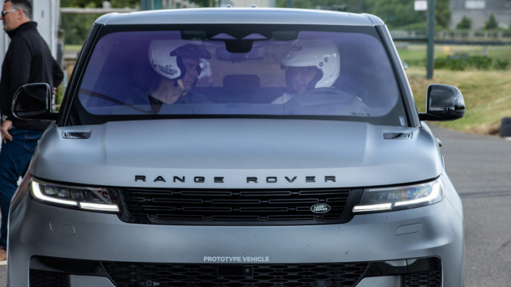 range rover sport (2022) ride review: blast off at goodwood