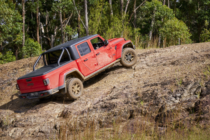 jeep gladiator rolltrac and other accessories add an even more individual look
