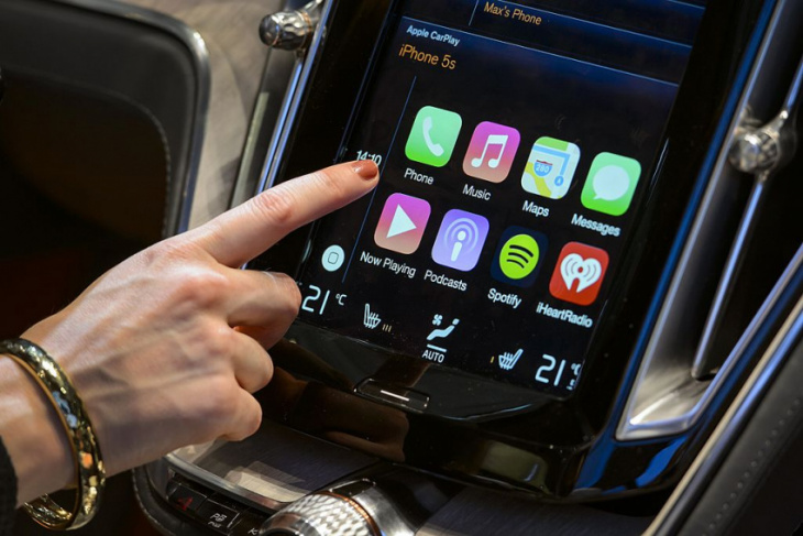 android, all tesla vehicles can now have apple’s carplay support thanks to polish developer