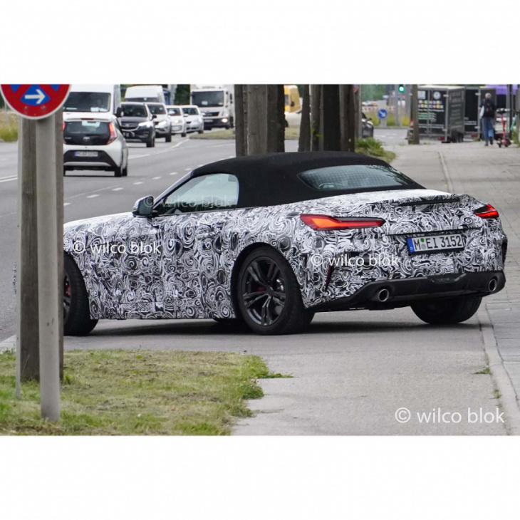 spied: bmw z4 lci facelift seen in public looking exactly the same