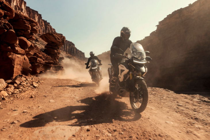 first ride: triumph tiger 1200 ready to pounce on its gs rival