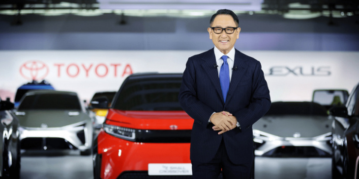 akio toyoda wants hybrids on same footing as purely electric vehicles