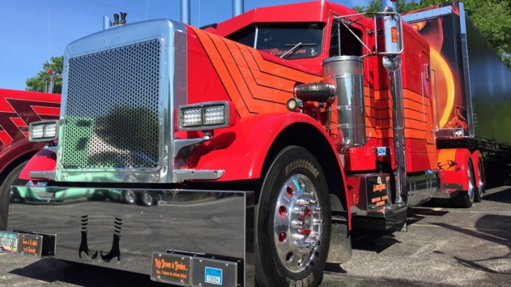 badass big-rigs barnstorm branson at the 40th annual superrigs truck show