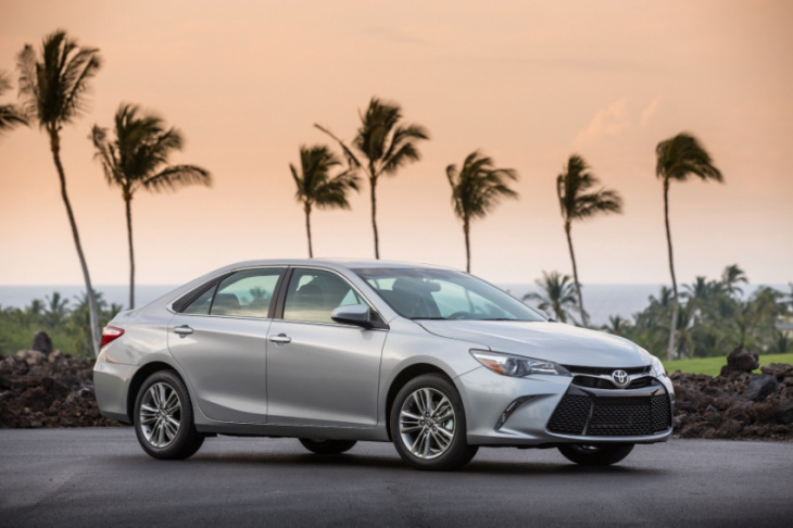 the 2017 toyota camry is a fuel-efficient used car recommended by consumer reports