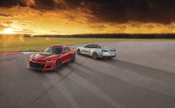 a fully loaded 2022 chevrolet camaro gets you supercar driving prowess for muscle car money