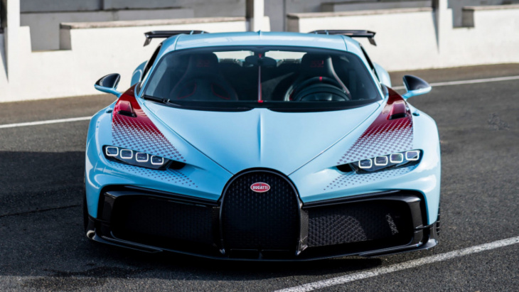 bugatti rolls out first ‘sur mesure’ customised chiron