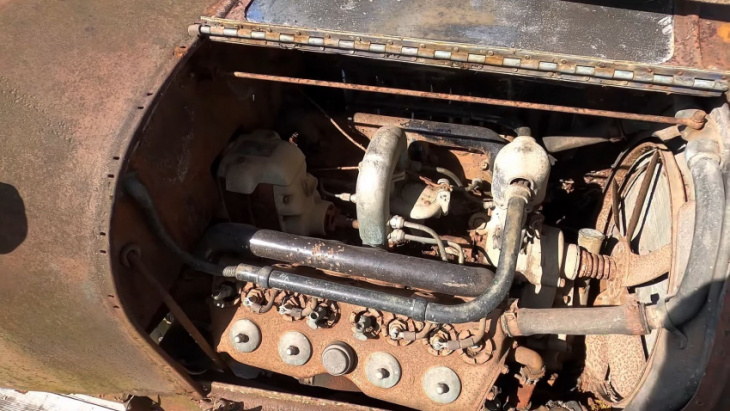 abandoned 1917 cadillac has been sitting for 93 years, v8 engine wants to live