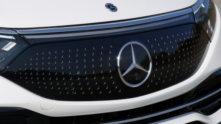 mercedes-benz eqs recalled for letting motorists watch tv while driving