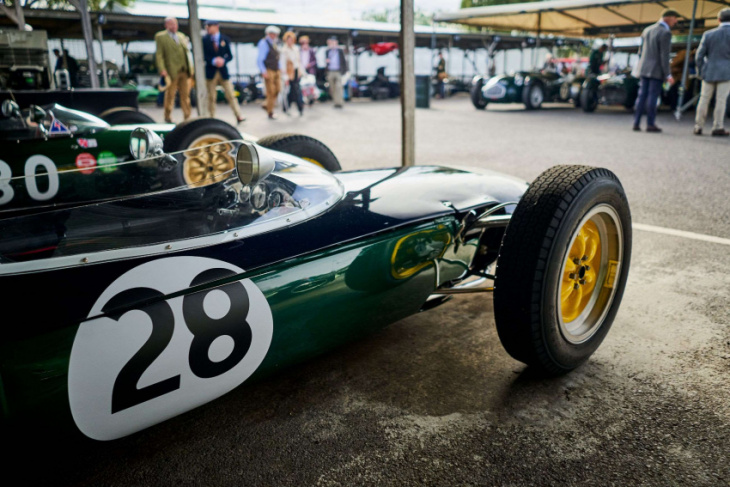 why this f1 race‑winning lotus 21 has a two‑tone paint scheme