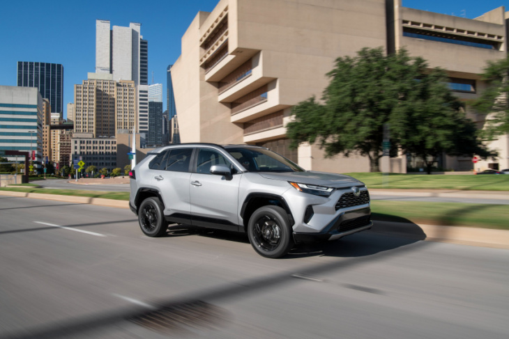 hybrids lead q2 sales for toyota