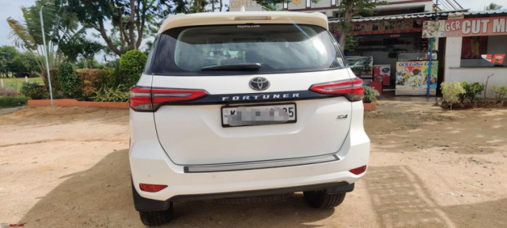 2021 toyota fortuner 4x4 at: fuel efficiency & 20000 km service update
