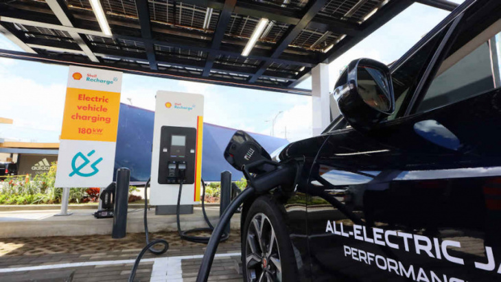 pilipinas shell rolls out its first fast charger for electric vehicles