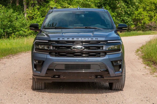 test drive: 2022 ford expedition stealth model sneaks into lincoln’s territory