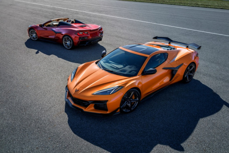 role reversal: corvette sales have far outpaced camaro sales in 2022