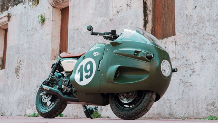 this moto guzzi v8 gp racer replica is really a custom honda monkey