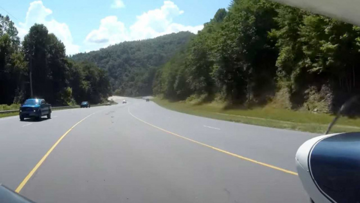 airplane pilot dodges traffic, makes perfect emergency landing on road