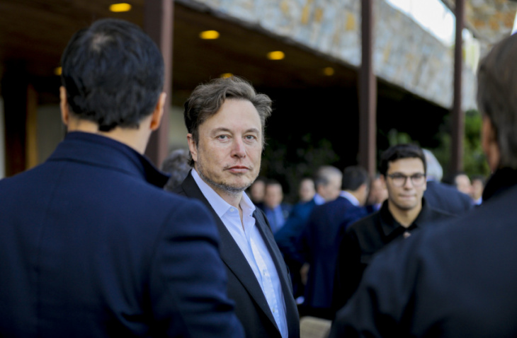 opinion: fmr president trump was wrong to call elon musk “another bullshit artist”