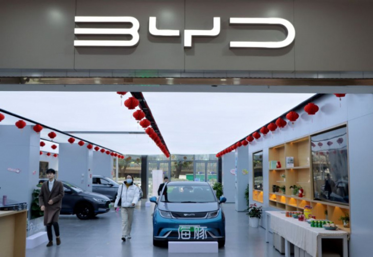 does buffett-backed byd have tesla and elon musk in its sights?