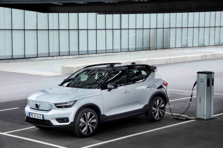 3 reasons to buy a 2022 volvo xc40 recharge, not a genesis gv60