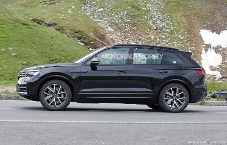2023 volkswagen touareg spy shots and video: mild update for mid-sizer