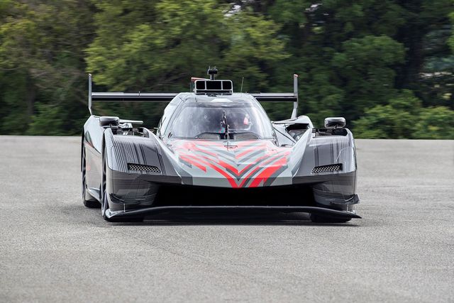 listen to the cadillac lmdh car's screaming v-8