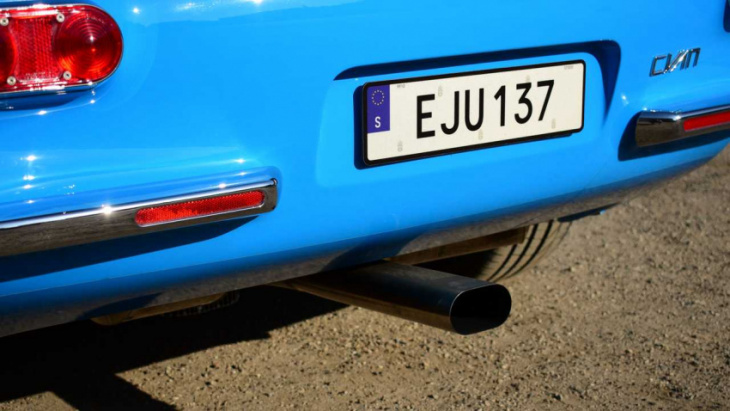 1964 volvo p1800 cyan first drive review: carbon copy