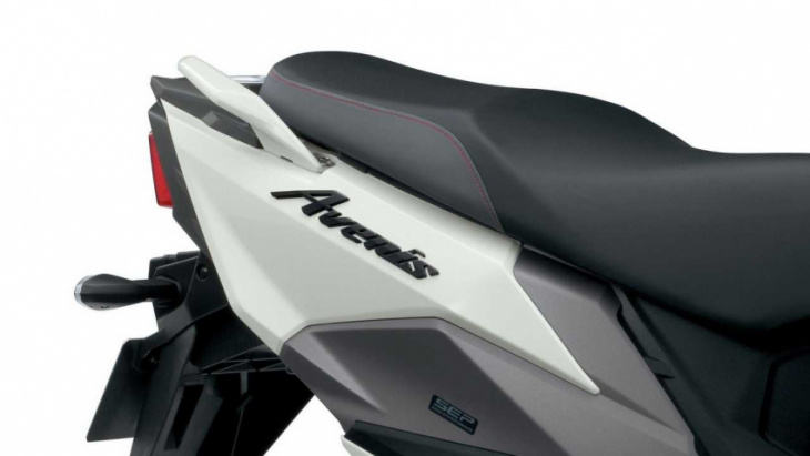 suzuki adds address and avenis 125 to european scooter lineup
