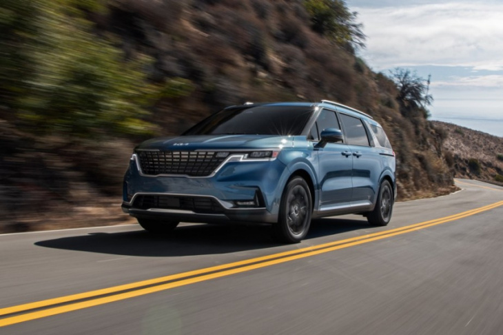 does the 2023 kia carnival offer more utility than the 2023 kia telluride?